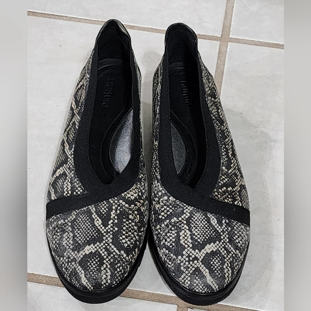 Nurture by Lamaze Kizzie Black Animal Print leather Slip On Comfort Shoes 6.5